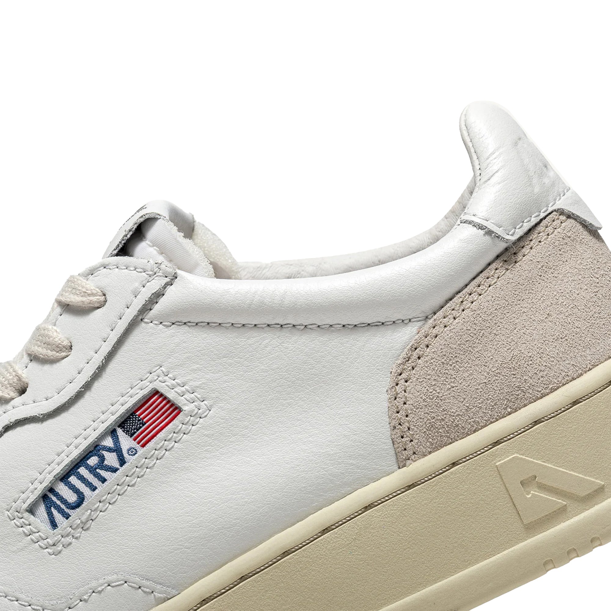 Medalist Low Suede Beige